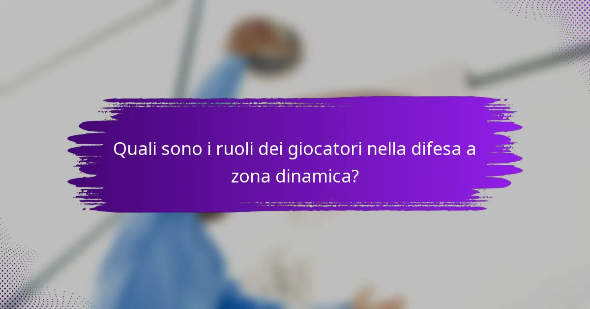 Quali sono i ruoli dei giocatori nella difesa a zona dinamica?